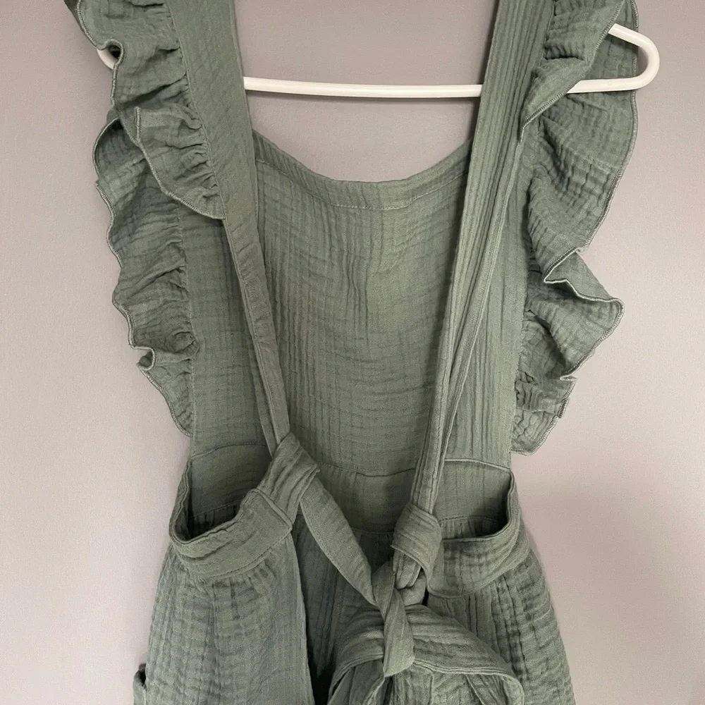 Green Ruffle Apron - Picture 4 of 4